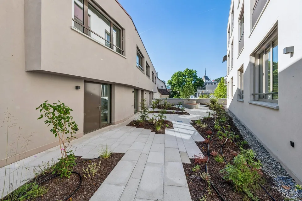 Zwei Ebenen, 33 m² Aussenraum – mitten in Baden