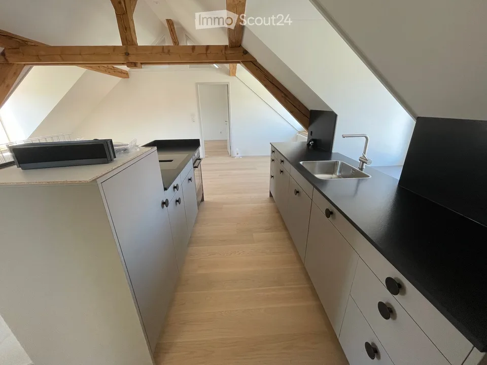 Neue 2.5-Zimmer-Dachwohnung mit freiem Blick auf die Alpen