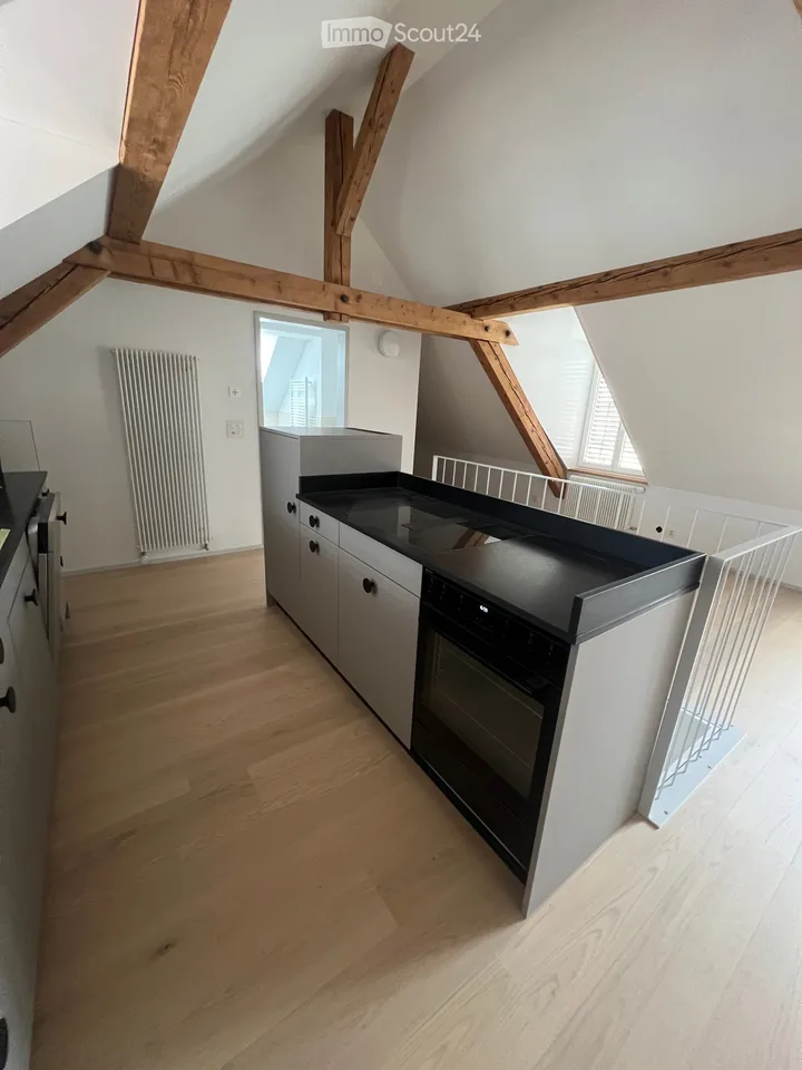 Neue 2.5-Zimmer-Dachwohnung mit freiem Blick auf die Alpen