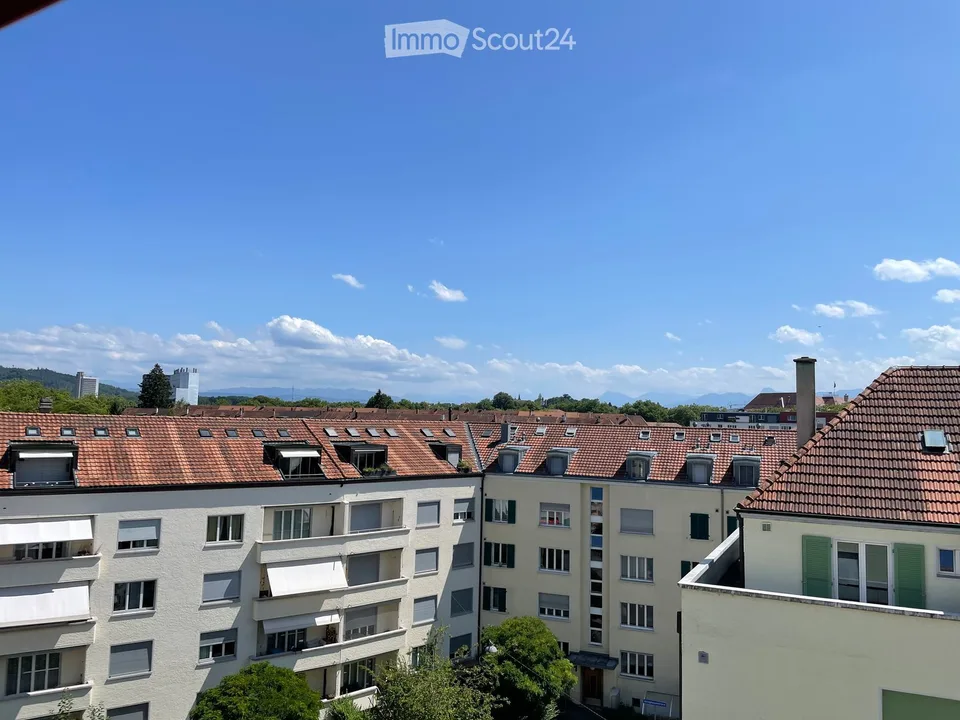 Neue 2.5-Zimmer-Dachwohnung mit freiem Blick auf die Alpen