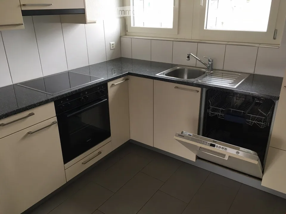 Schöne ruhige 3 Zimmerwohnung im EG mit Alpensicht, Kinderfreundlich
