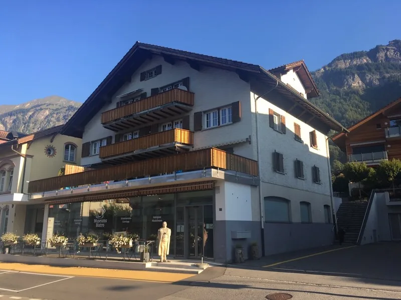 Im Zentrum von Brienz suchen wir einen Nachmieter