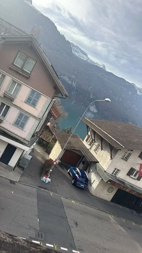 Im Zentrum von Brienz suchen wir einen Nachmieter