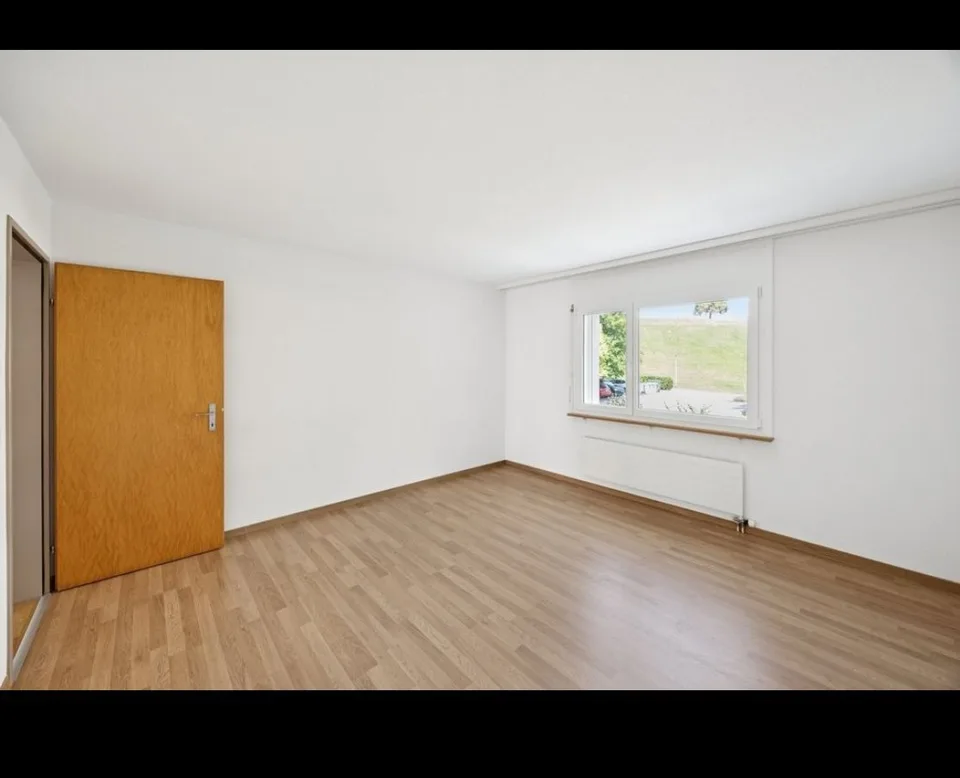 Appartamento luminoso 4.5 locali con balcone