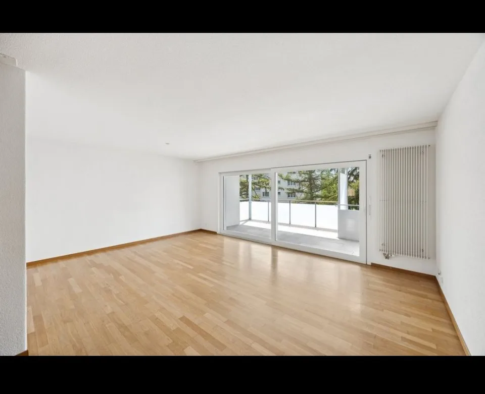 Appartamento luminoso 4.5 locali con balcone