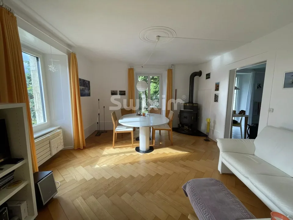 Einfamilienhaus mit 7 Zimmern, Garten, Blick auf die Alpen und den See