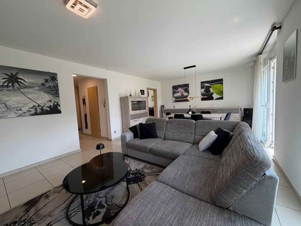 Moderna casa a schiera 4.5 con giardino a Genestrerio