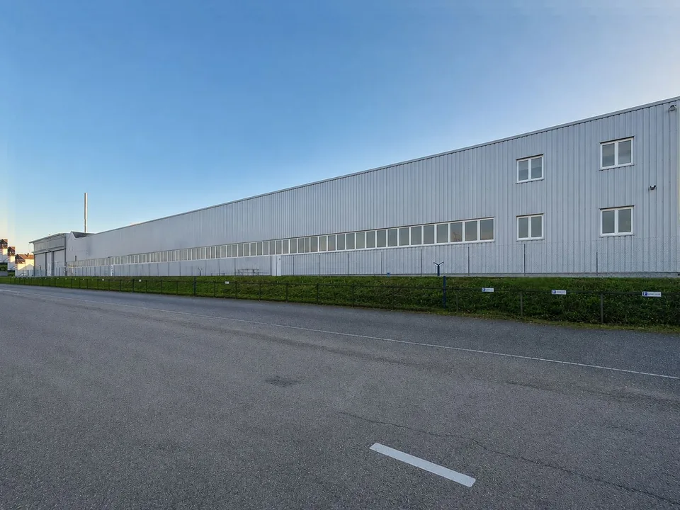 Nuovo spazio di produzione ristrutturato e luminoso al piano terra!