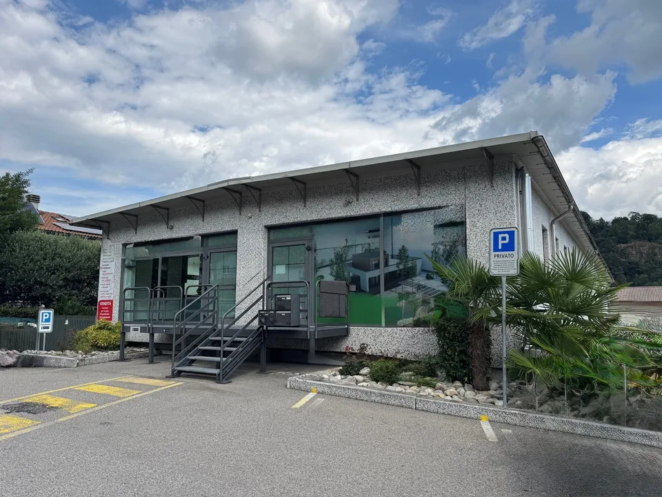 Immobile commerciale artigianale a reddito con abitazione a Bedano