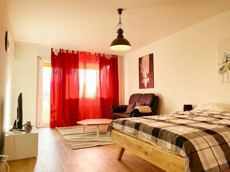 🏡 Fully Furnished 1.5-Room Apartment for Rent – Ueberlandstrasse, 8051 Zürich