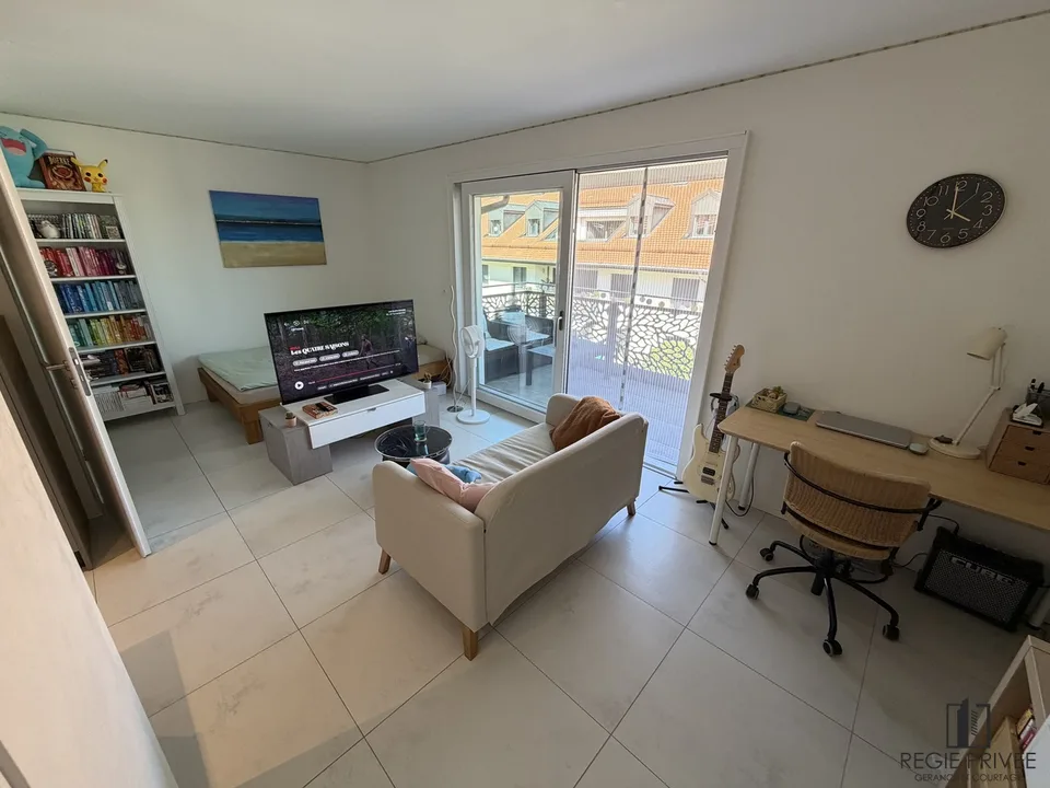 Studio au 1er étage avec balcon