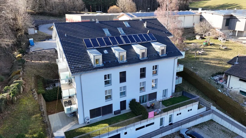 Appartement récent avec grande terrasse en lisère de forêt.
