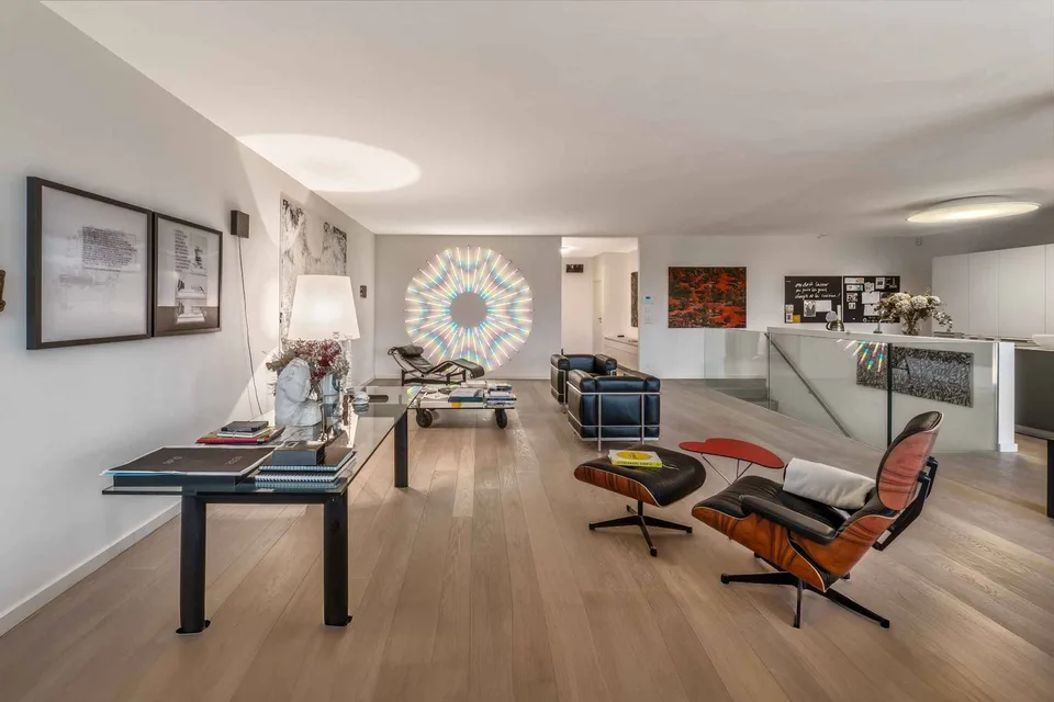Incantevole duplex contemporaneo con giardini, vista sui campi e sul lago