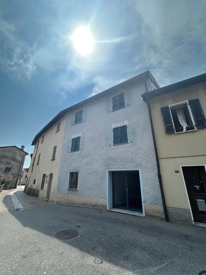 PONTE CAPRIASCA - AFFITTASI CASA DI 5 LOCALI NEL NUCLEO