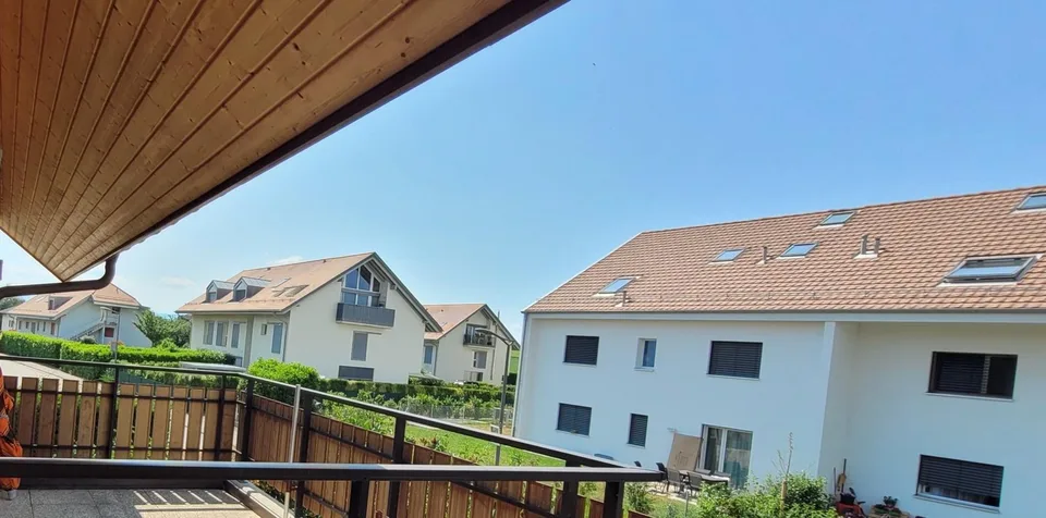 Bel appartement lumineux de 4.5 pièces au 1er étage avec balcon