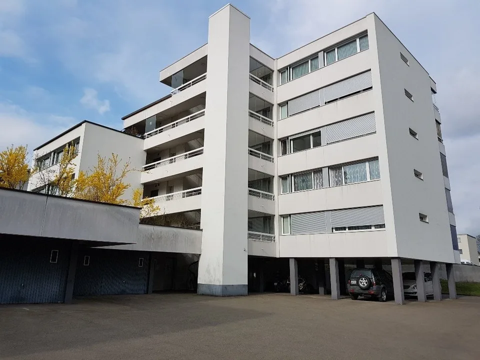 Helle Familienwohnung mit Balkon in ruhigen Quartier in Kloten