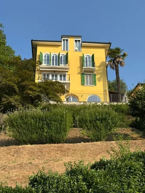 Elegante villa ticinese 5.5 locali con vista panoramica a Gaggio di Bioggio