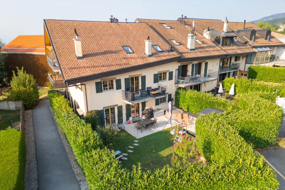 Appartement contemporain avec un grand jardin