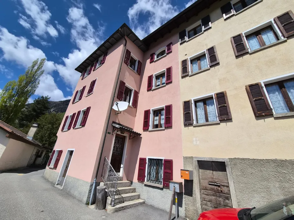 Zweifamilienhaus mit Garten sehr sonnig, mit schöner Panoramablick auch Zweitwohnsitz