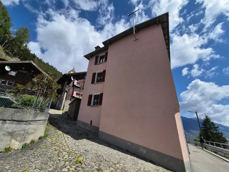 Zweifamilienhaus mit Garten sehr sonnig, mit schöner Panoramablick auch Zweitwohnsitz