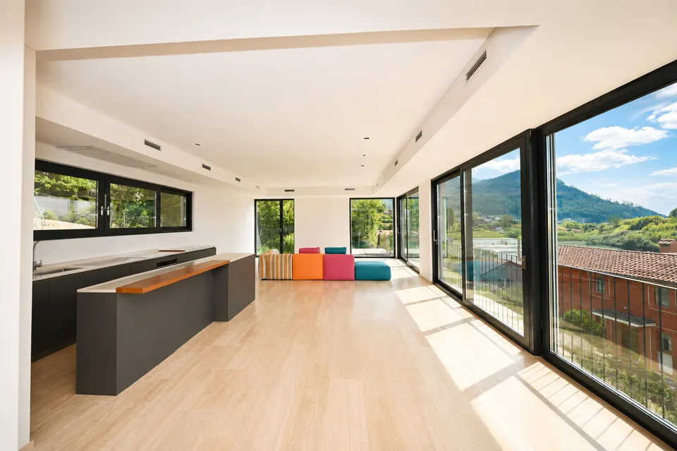 Moderne Villa im Grünen mit Panoramablick