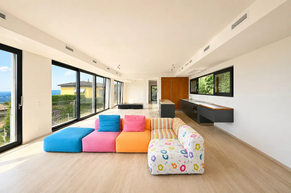 Moderne Villa im Grünen mit Panoramablick