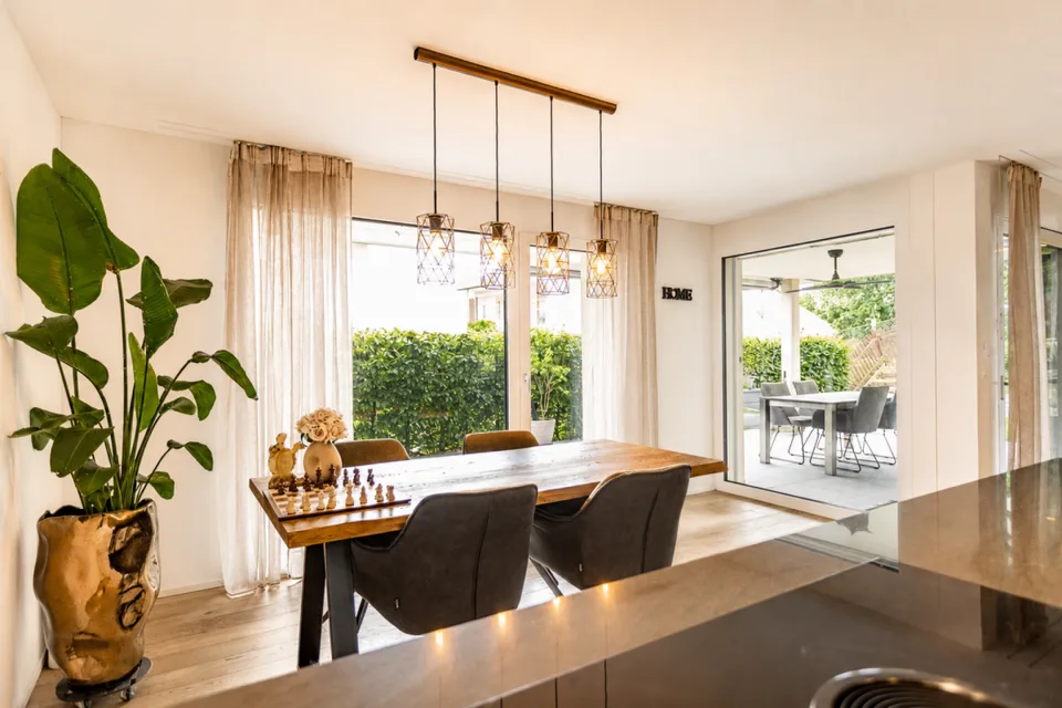 ruhige 4.5 Zimmer Gartenwohnung mit Stil und Weitblick