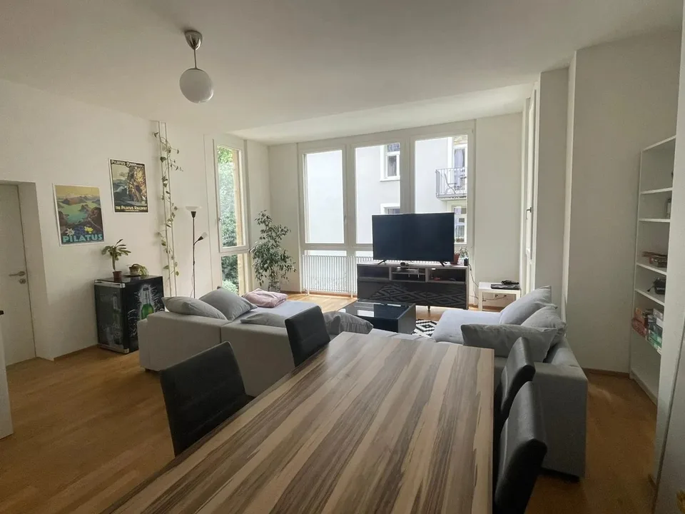 Sottolocazione temporanea di 1,5 locali nel centro di Zurigo (Vicino all'ETH Polyterrasse e alla stazione centrale) Date flessibili / Preavviso breve!