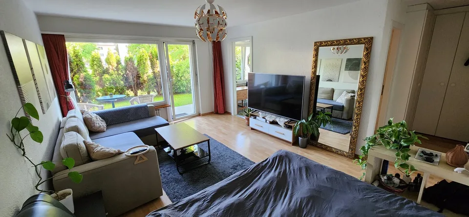 Helles 1.5-Zimmer-Studio mit 20m² Privatgarten in Urdorf (01. Sept-01. Okt)