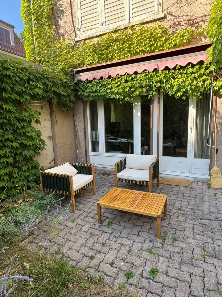 Grosse und schöne 2.5-Zimmer-Wohnung (90m2) mit Garten