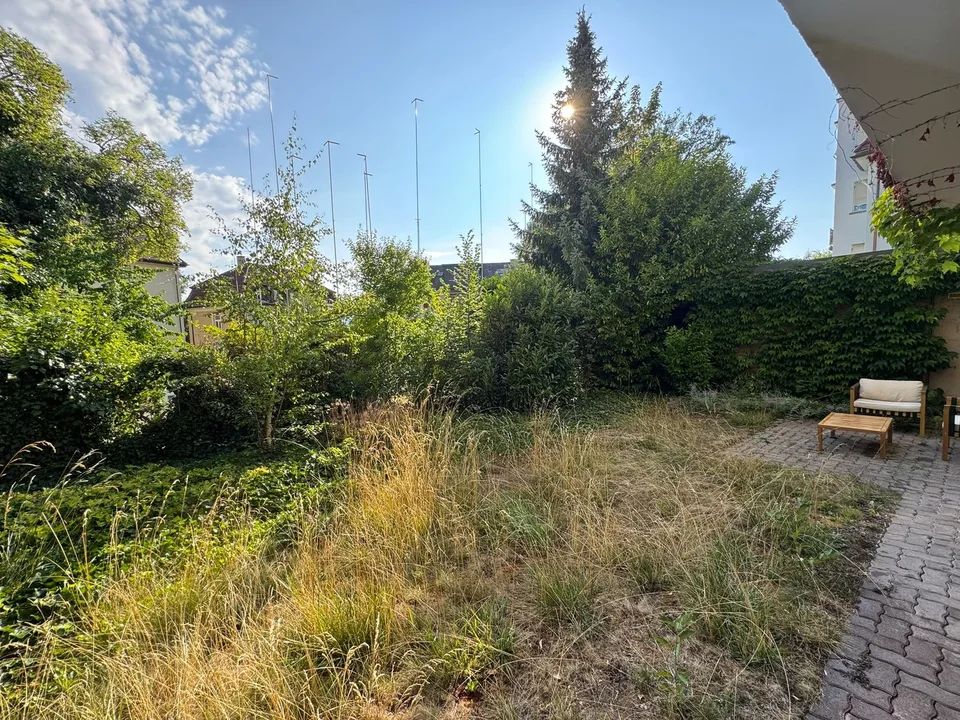 Grosse und schöne 2.5-Zimmer-Wohnung (90m2) mit Garten