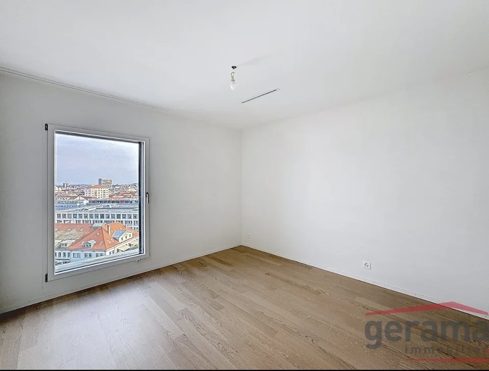 Zweieinhalb-Zimmer-Wohnung im 9. Stock mit Aussicht