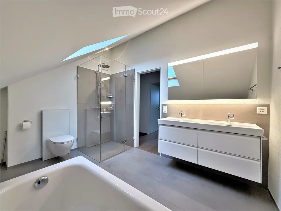 Ampio appartamento moderno 3.5 locali in duplex con camino e vista sulla montagna - vivere su due piani