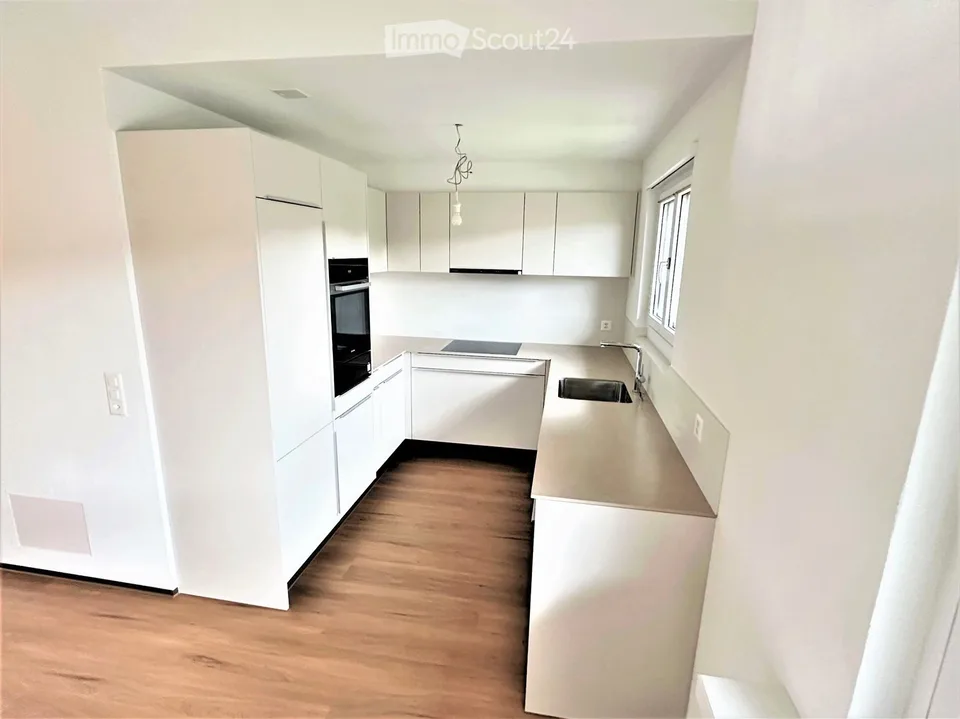 Ampio appartamento moderno 3.5 locali in duplex con camino e vista sulla montagna - vivere su due piani