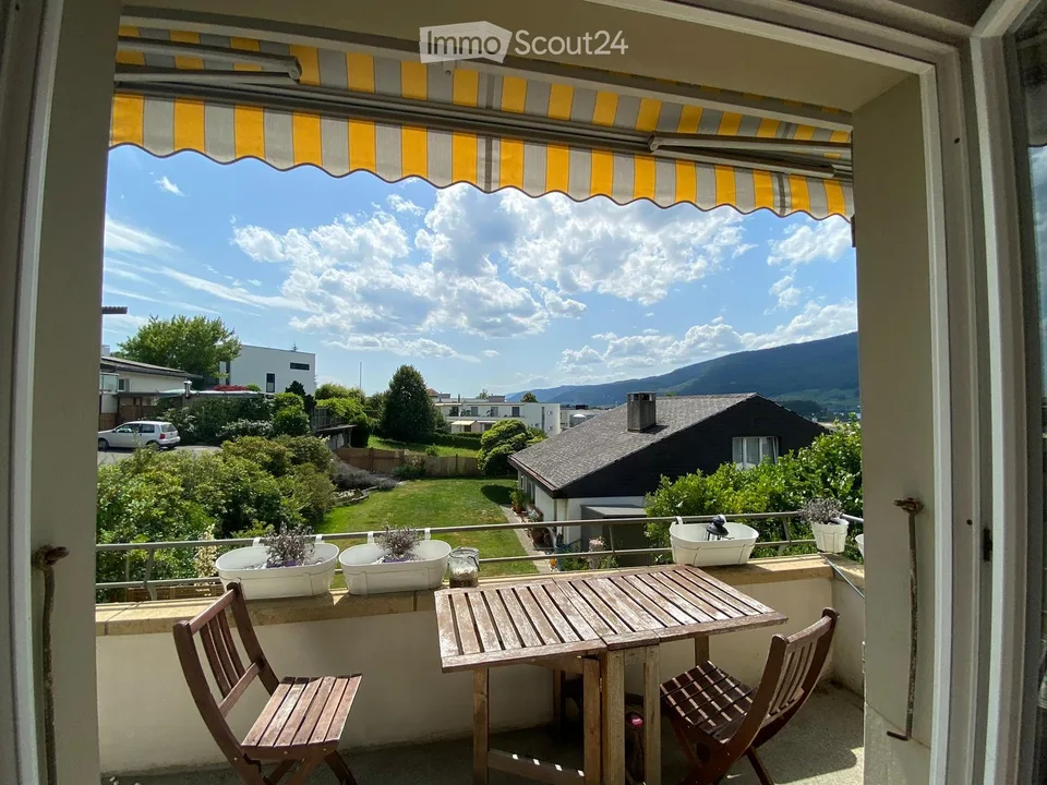 Schöne 4.5-Zimmer-Wohnung mit grossem Balkon und Seesicht inklusive Autoabstellplatz