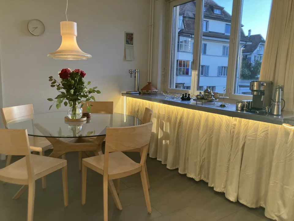 Appartamento luminoso e accogliente di 3,5 locali in subaffitto nel quartiere di Mattenhof (01.09-31.12 - Eventualmente prorogabile)