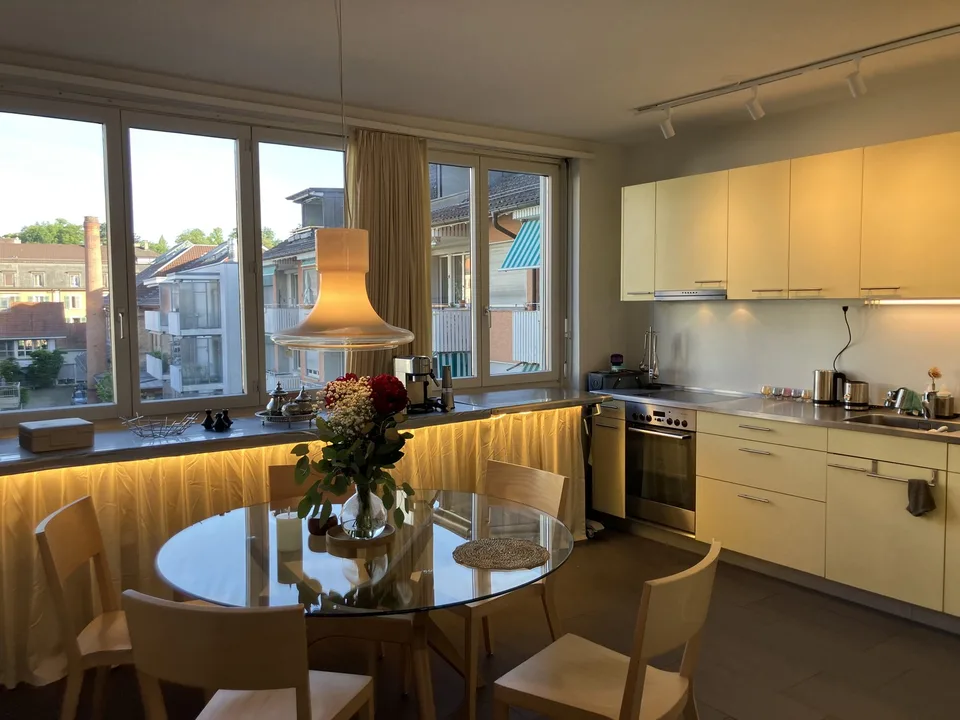 Helle, gemütliche 3,5 Zi. Wohnung zur Untermiete im Mattenhof-Quartier (01.09-31.12 - Evtl verlängerbar)