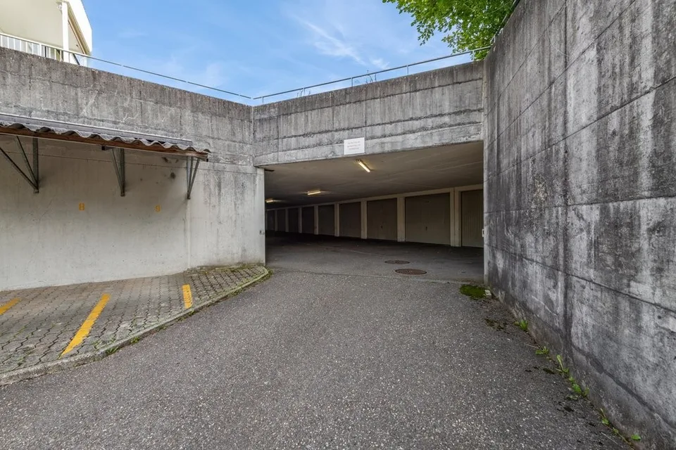 Parking space in Suhr
