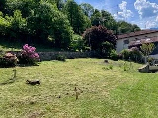 Vista panoramica spettacolare, ampia area verde e allacciamenti già presenti