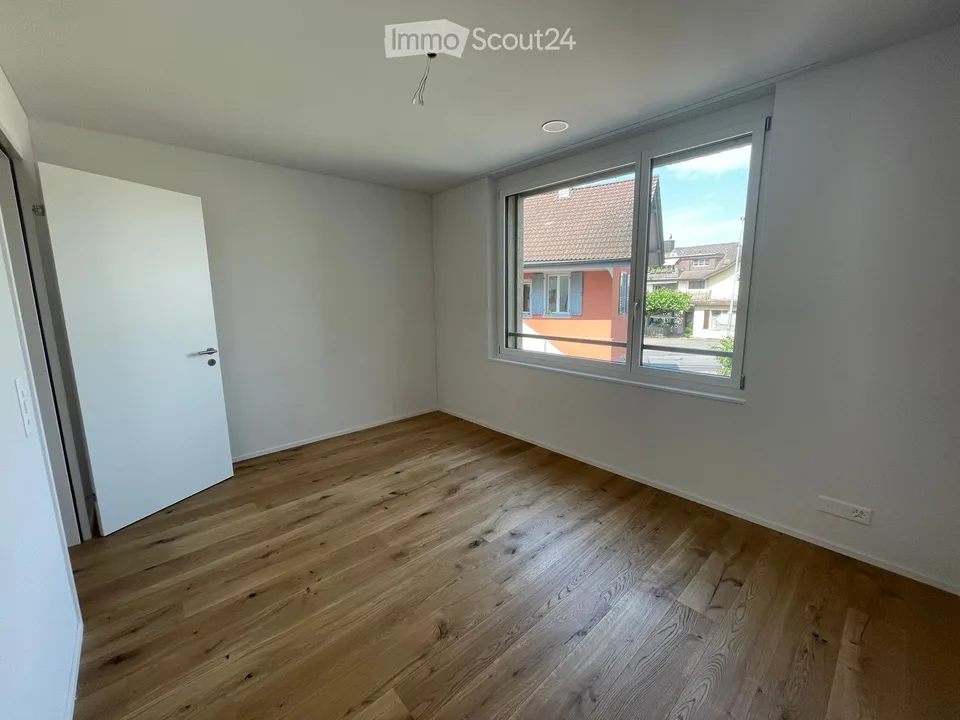 Schöne helle 4 1/2 Zimmer Wohnung
