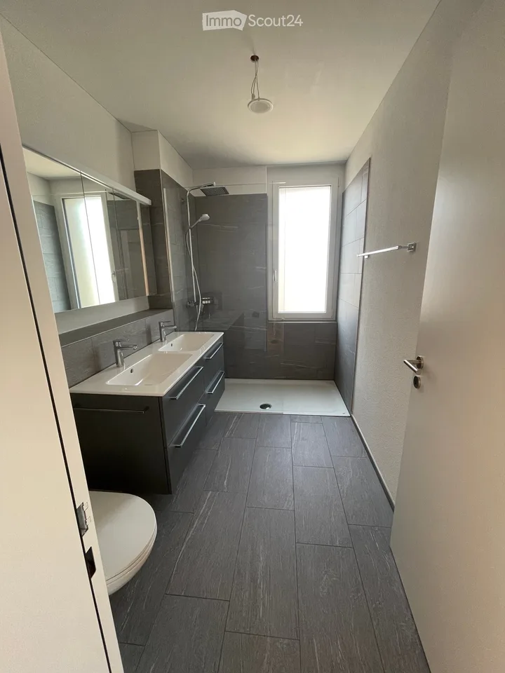 Schöne helle 4 1/2 Zimmer Wohnung