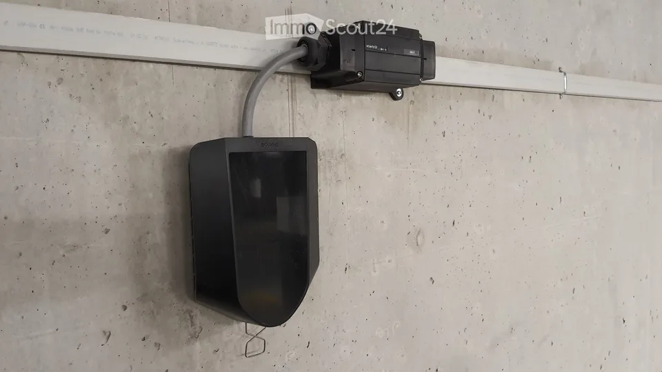 Einstellhallenplatz mit E-Ladestation nahe Bahnhof Lyss