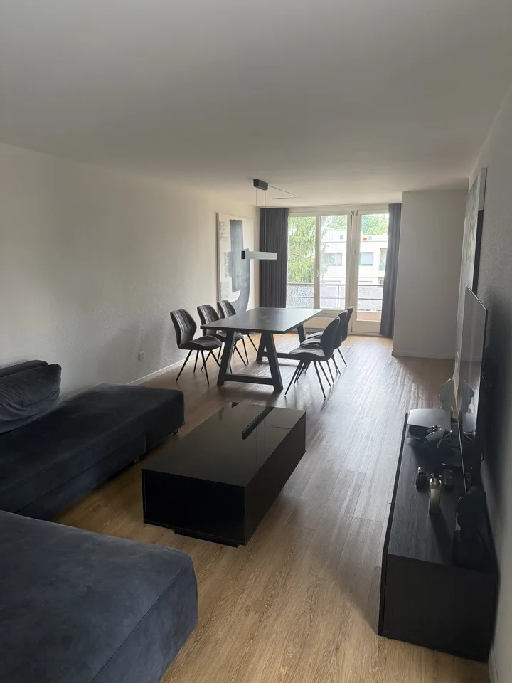 Schöne großzügige 3.5 Zimmern Wohnung