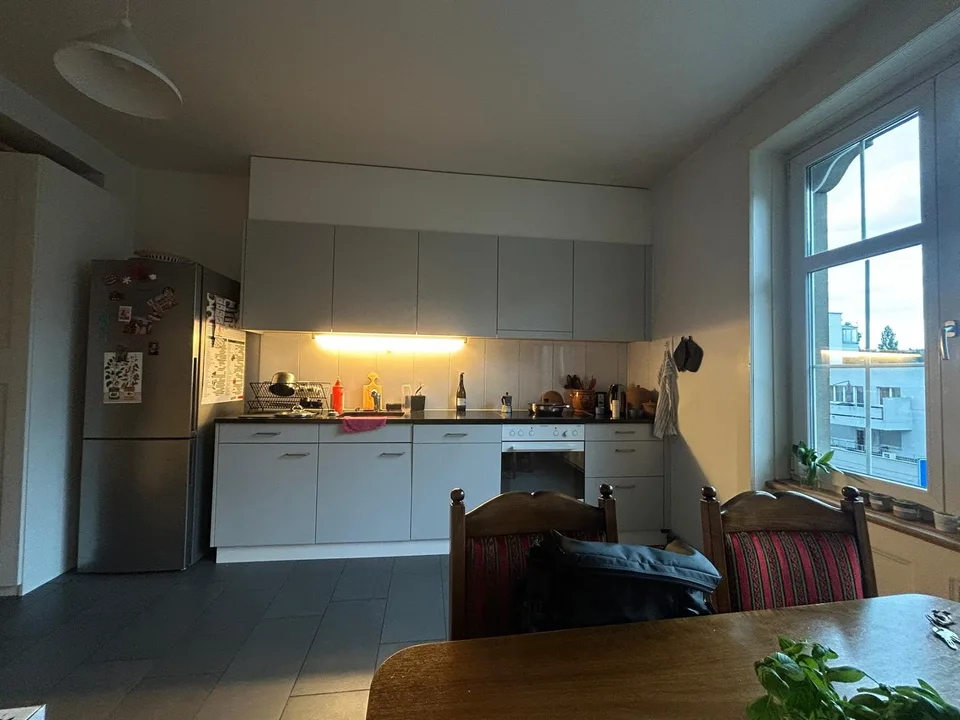 WG-Zimmer zu vermieten | schöne, grosse Altbauwohnung in St.Gallen