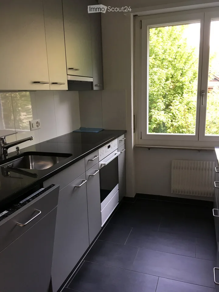 Appartamento luminoso 3.5 locali con balcone a Bern-Bümpliz