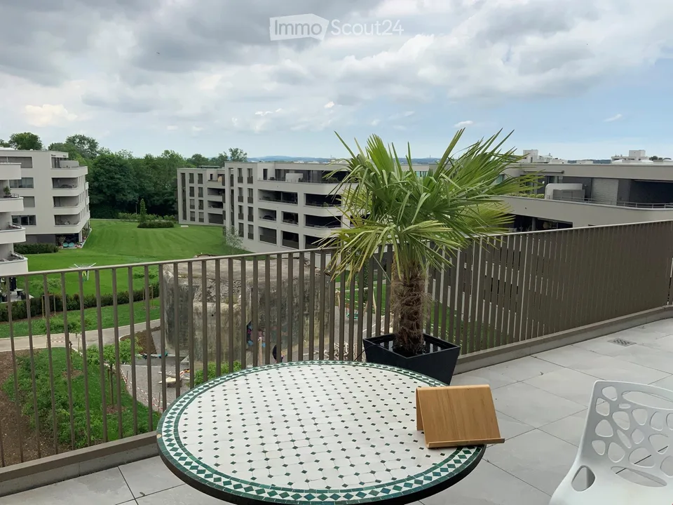 RIVAGE: Bottighofen AttikaWohnung MODERN, MIT Seesicht und 2*30m2 Terrasse