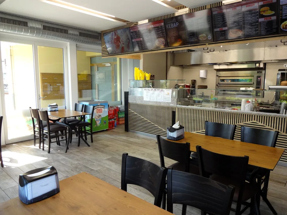 Zentral gelegener Imbiss oder Kebap unmittelbar neben dem Bahnhof in Menziken / AG