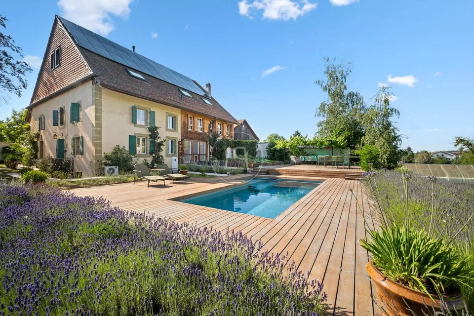 Superbe bâtisse avec charme et piscine proche de Lausanne