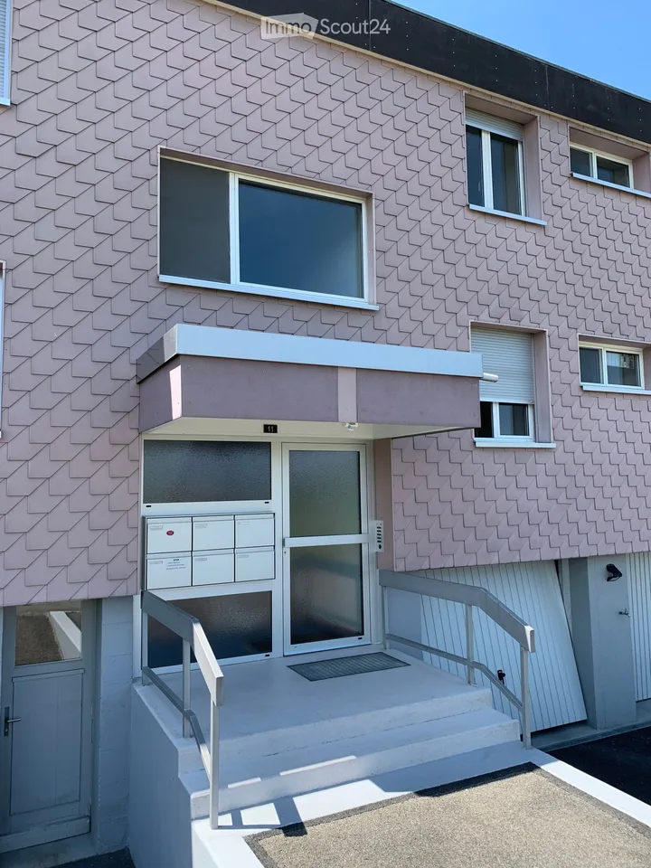 Appartement calme de 2,5 pièces avec balcon et garage à Münchenbuchsee