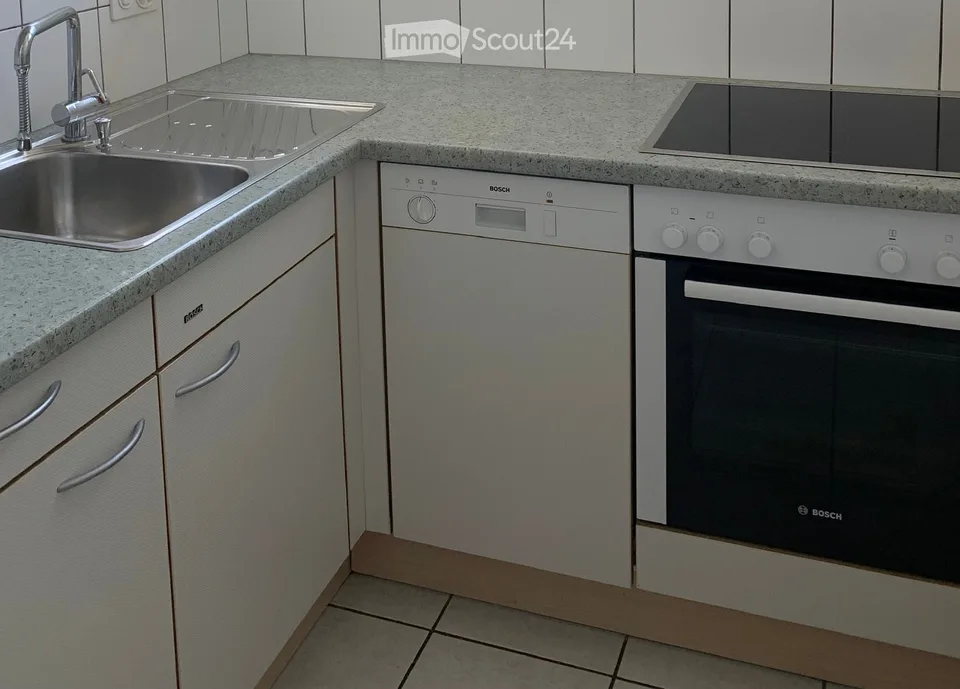 Appartement calme de 2,5 pièces avec balcon et garage à Münchenbuchsee